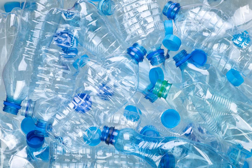 Cause dell'odore di plastica nell'acqua